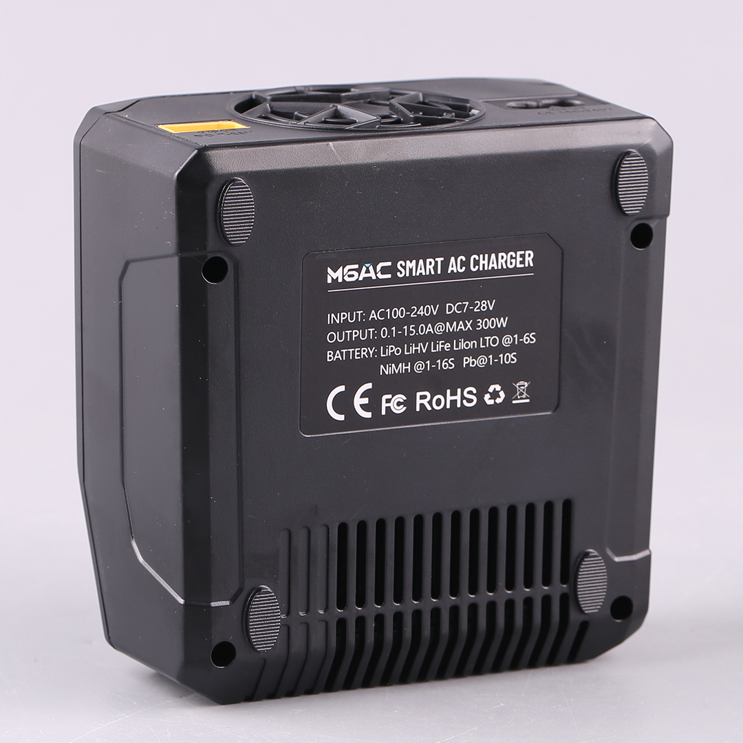 ToolkitRC M6AC 15A 300W Multif - Rc Hobby Charger recension och pris